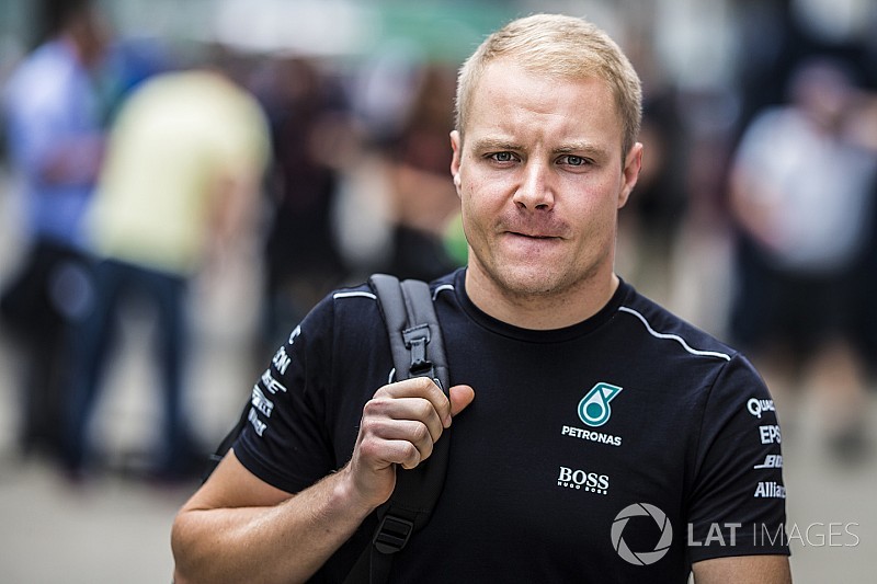 Bottas: "Non so se Lewis vorrà aiutarmi, ma il team vorrebbe l'uno-due"