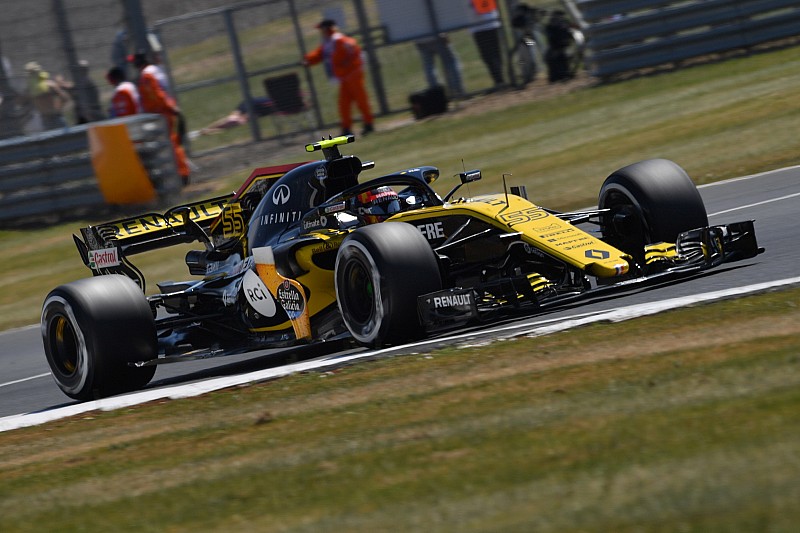 Sainz együttérez a MotoGP versenyzőivel: Silverstone túl buckás maradt
