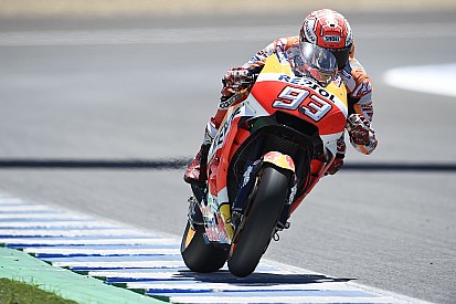 Márquez: "Crutchlow tiene mi misma moto y a veces recibe piezas nuevas antes"