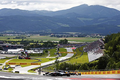 Hamilton snelste in eerste training Oostenrijk, derde tijd Verstappen