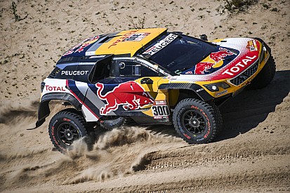 Dakar 2018: Peterhansel in de problemen na crash in dertiende etappe