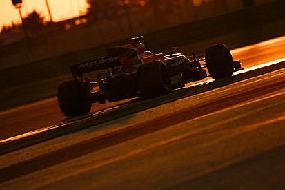 A McLaren nem akar elbújni, eljött a show ideje!