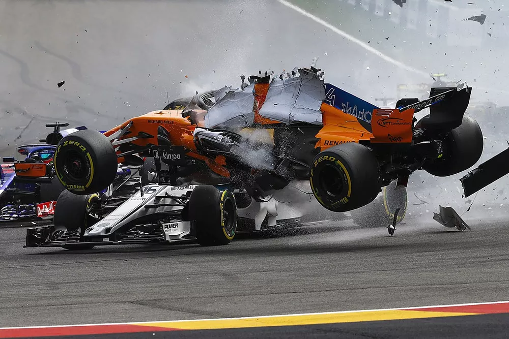 Charles Leclerc, Sauber C37, Fernando Alonso, McLaren MCL33 collide at the start of the race