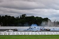 Hinchcliffe hırpalanmasına rağmen Wickens'i düşünüyor