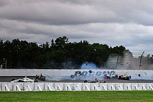 Hinchcliffe hırpalanmasına rağmen Wickens'i düşünüyor