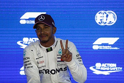 Wolff, Hamilton'ın Singapur'daki pole turuna "şapka çıkartıyor"