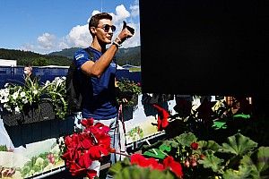 Russell megelőzött egy Ferrarit és egy McLarent, pontokat akar a futamon