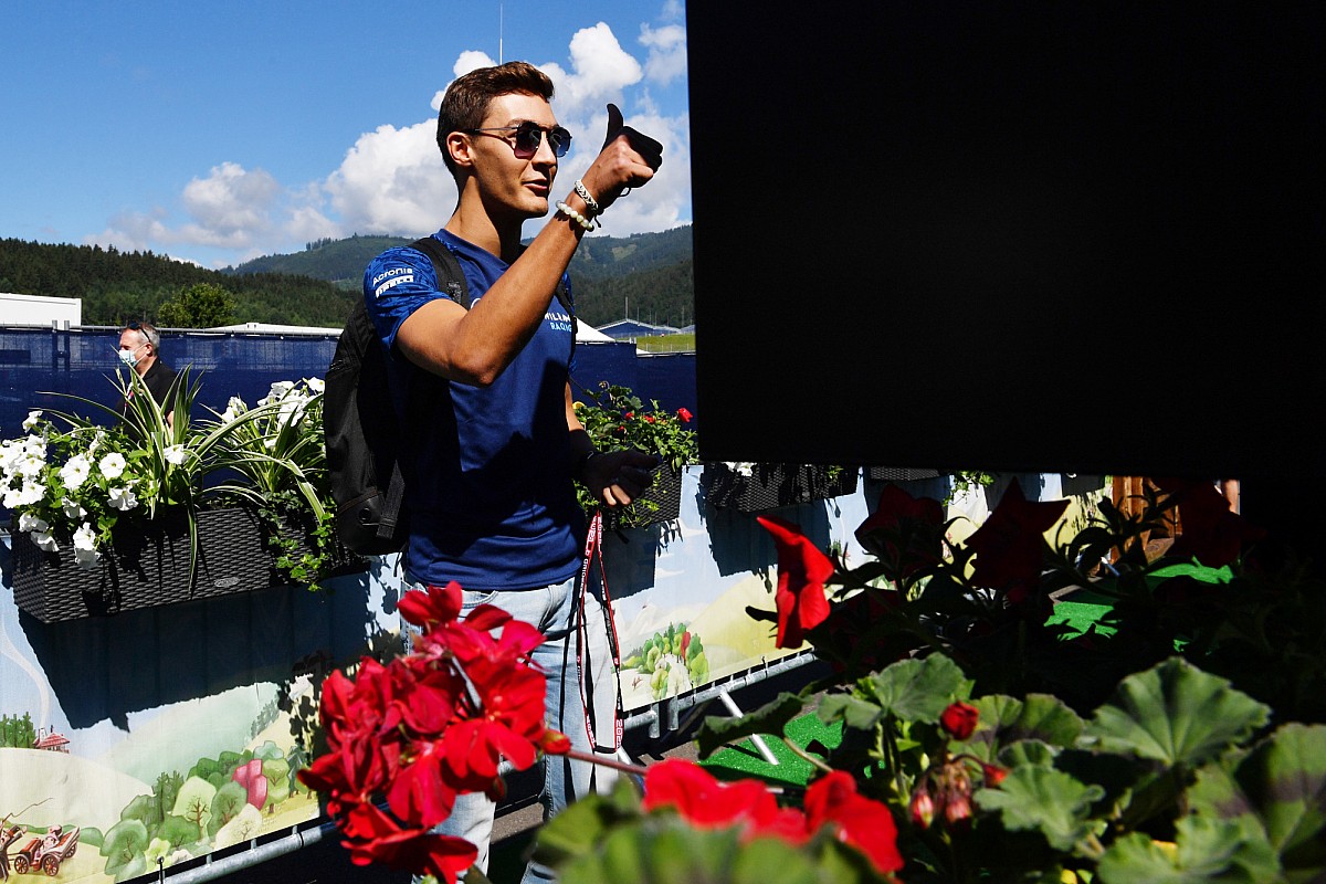 Russell megelőzött egy Ferrarit és egy McLarent, pontokat akar a futamon