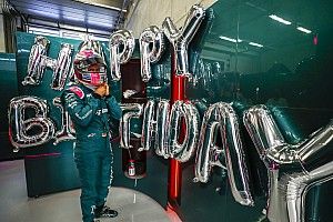 Vettel recibe una sanción en la parrilla por bloquear a Alonso