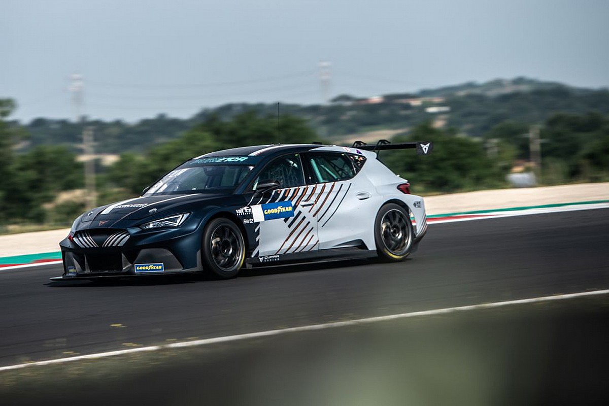 Azcona: Petrol, electric touring car double duty “a great challenge”