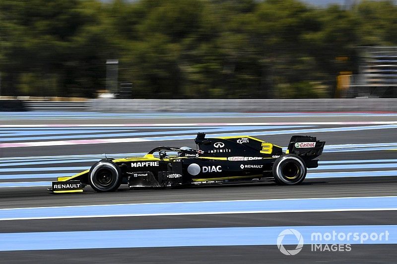 Ricciardo: La nueva superficie afectó las actualizaciones de Renault