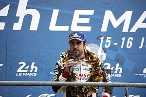 Alonso: "Logramos una victoria que quizás no merecimos en la pista"
