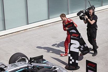 Vettel jelenetei a Ferrarinál: amikor félretette a táblát (videó)