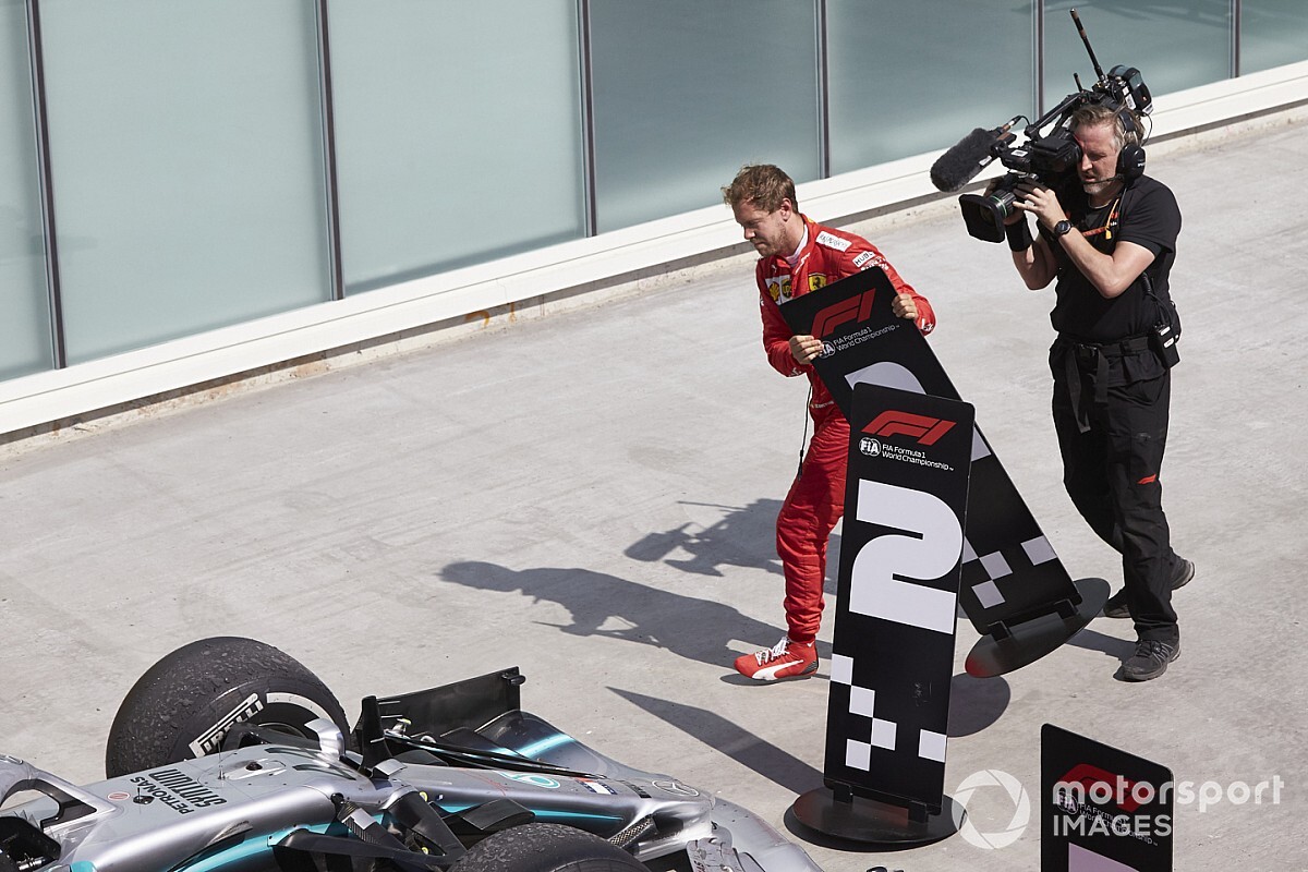 Vettel jelenetei a Ferrarinál: amikor félretette a táblát (videó)