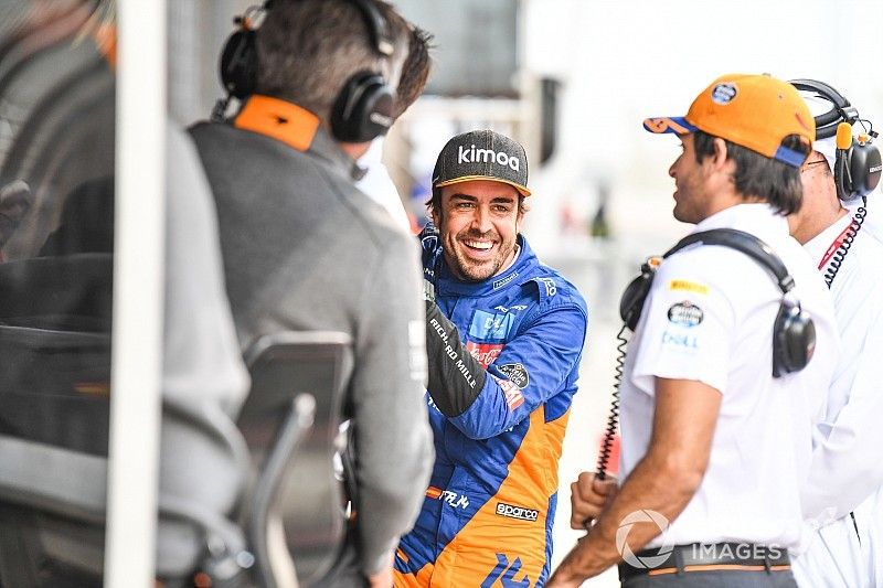 Fernando Alonso, McLaren y Carlos Sainz Jr., McLaren