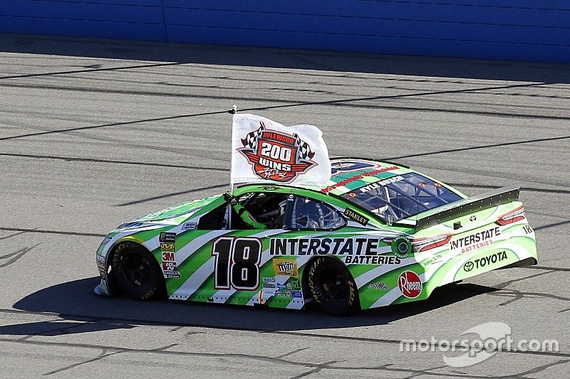 Race Winner Kyle Busch, Joe Gibbs Racing, Toyota Camry Interstate Batteries