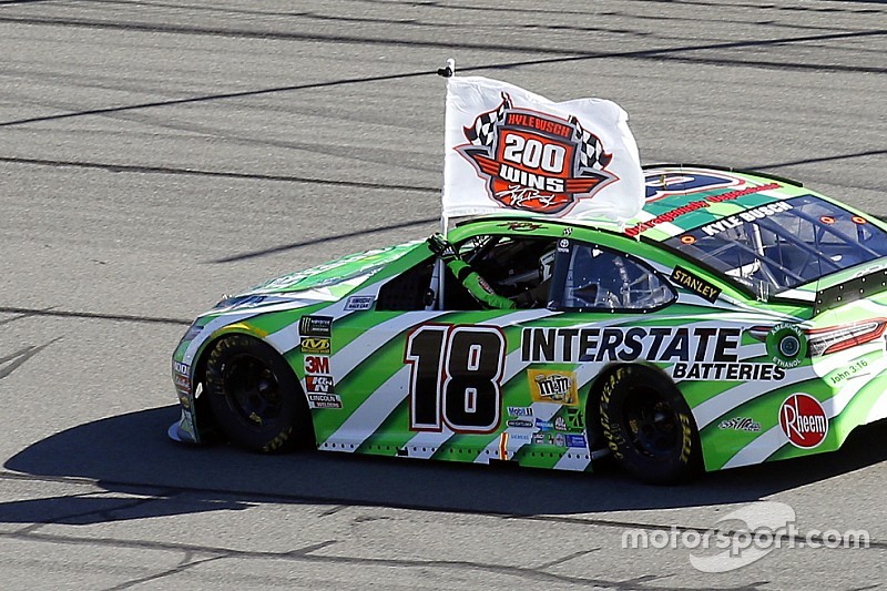 Fontana: Kyle Busch stellt 200. NASCAR-Sieg sicher