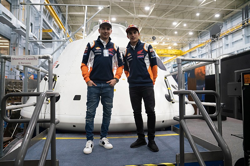 Marc Marquez e Jorge Lorenzo "astronauti" per un giorno: eccoli in visita alla NASA