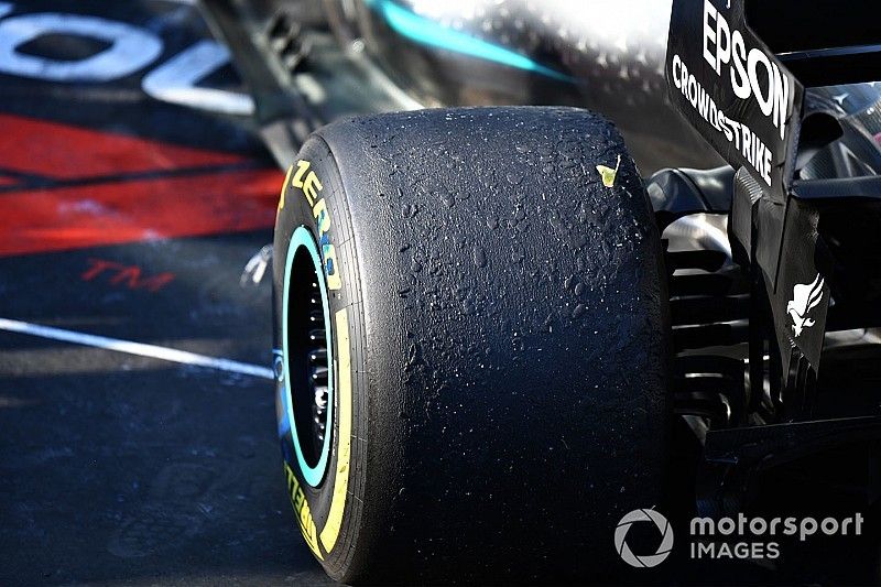 Worn tyres on the car of Valtteri Bottas, Mercedes AMG W10