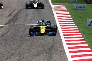 F2 Bahrein: Ghiotto wint overtuigend sprintrace, De Vries zevende