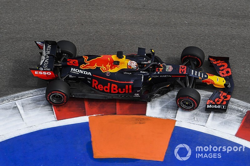 Verstappen dá o troco em Leclerc e é o mais rápido do dia na Rússia