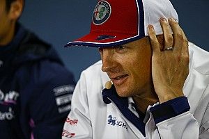 Micsoda pillanat: Kimi és Robin Räikkönen együtt a pályán