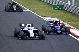 Videó: Russell 2 kanyar alatt 2-t előzött a Magyar Nagydíj első körében!
