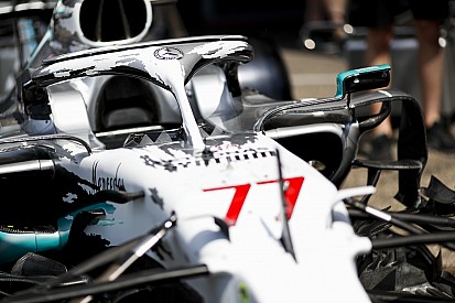 Az első képek a Mercedes csodálatos új F1-es festéséről: teljes egészében