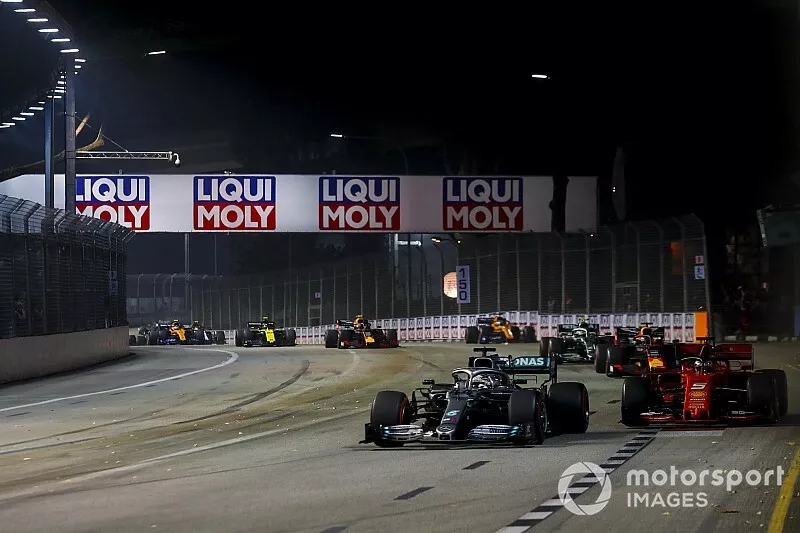 Lewis Hamilton, Mercedes AMG F1 W10 en Sebastian Vettel, Ferrari SF90