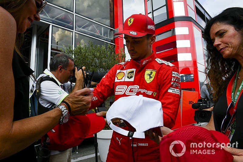 Leclerc, Maranello'ya ilk ziyaretinde içeri alınmamış