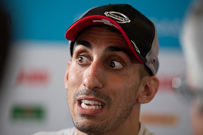 Buemi összetörte a Red Bullt a Pirelli tesztjén