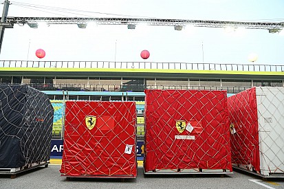 Más Ferrari gurul pályára Szingapúrban, mint a Hungaroringen: Vettel mentőcsomagja