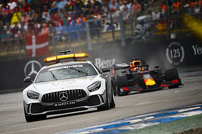 Verstappen nem beszél arról, hogy jobb lenne, mint Hamilton