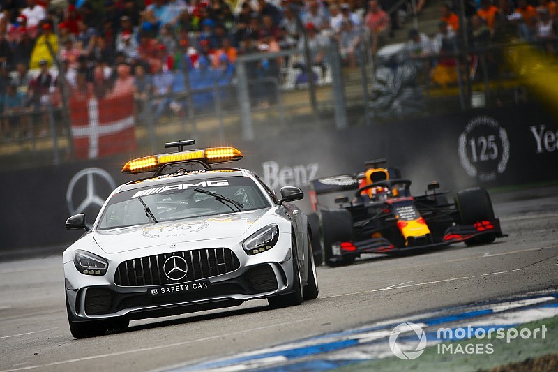 Verstappen nem beszél arról, hogy jobb lenne, mint Hamilton