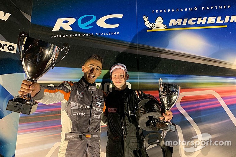 Azcona, con un CUPRA, sube al podio en el campeonato ruso de resistencia