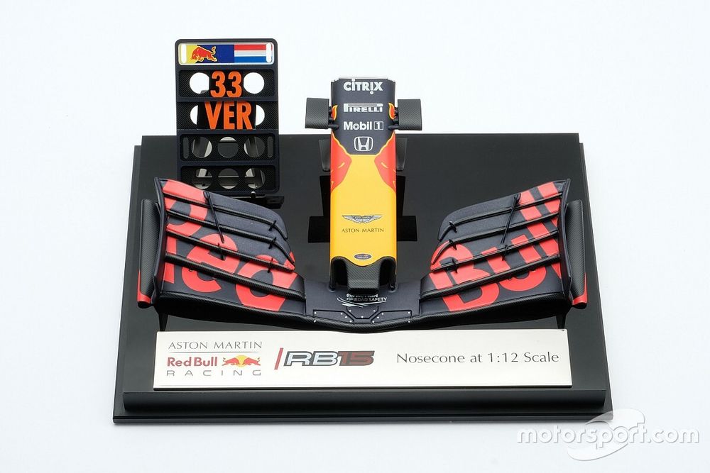 Liefhebbers opgelet: Voorvleugel van Verstappens RB15 te koop (1:12)