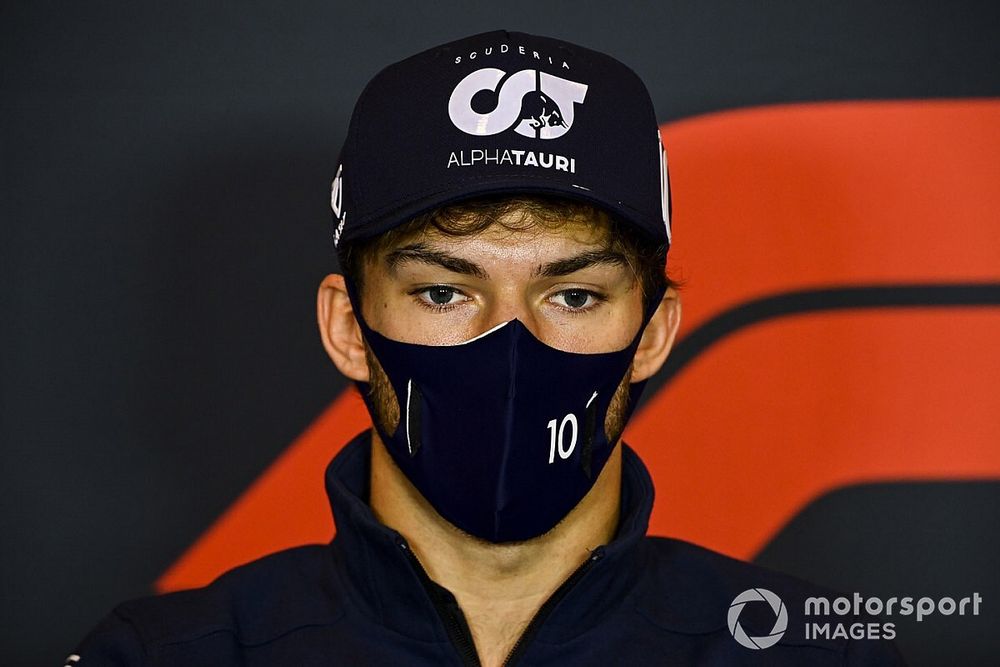 Senna előtt tiszteleg hétvégi sisakjával Pierre Gasly