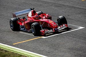 Videón, amikor Mick Schumacher apja legendás autóját hajtotta