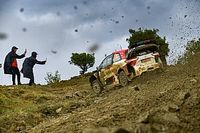 Rovanpera lidera en Grecia; Evans y Neuville tienen problemas