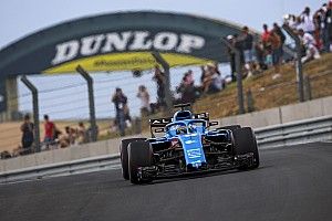 VIDEO: Alonso geeft F1-wagen de sporen op Circuit de la Sarthe