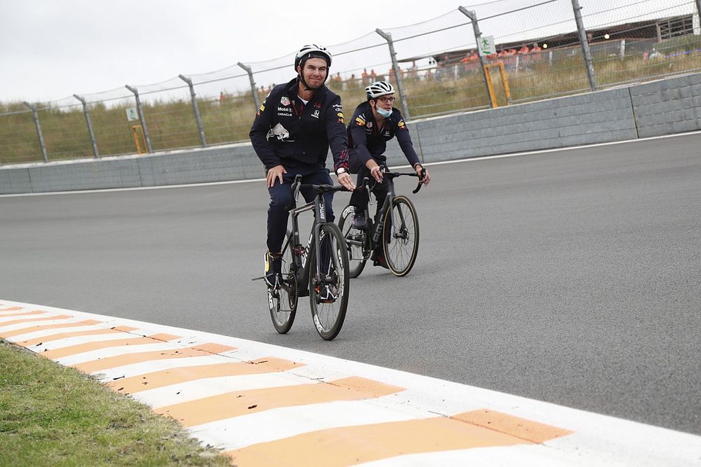 Sergio Pérez avisa que el sábado será "crítico" en Zandvoort