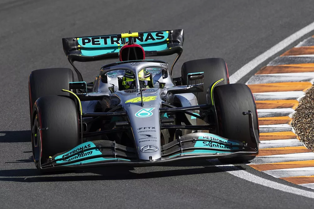 Lewis Hamilton, Mercedes W13