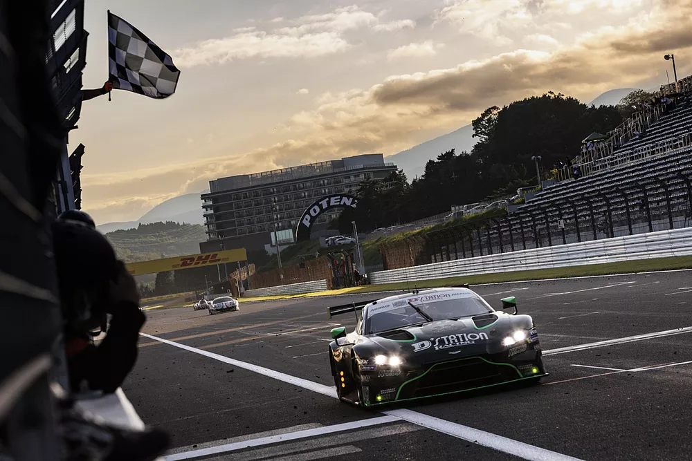 #777 D' Station Racing Aston Martin Vantage AMR GTE-AM: Satoshi Hoshino, Tomonobu Fujii, Charles Fagg