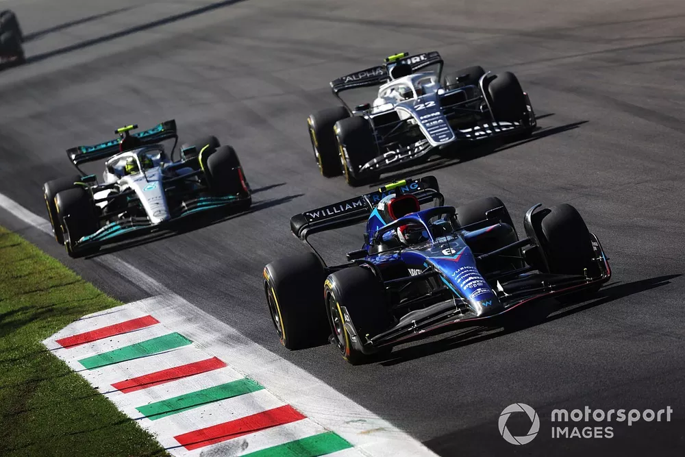 Nicholas Latifi, Williams FW44, Lewis Hamilton, Mercedes W13, Yuki Tsunoda, AlphaTauri AT03