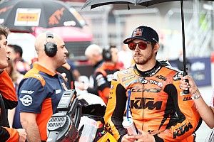 MotoGP: Furcsa indokkal dobta versenyzőjét a KTM