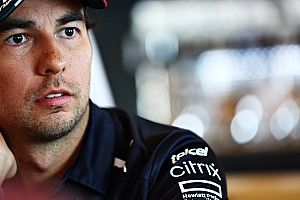 Wolff teljes baromságnak nevezte, hogy a Mercedes lecserélné Hamiltont Perezre