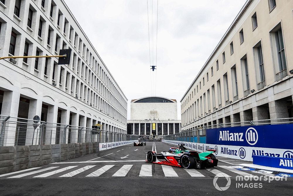 Friday favourite: The "old fashioned" Macau-like Formula E venue