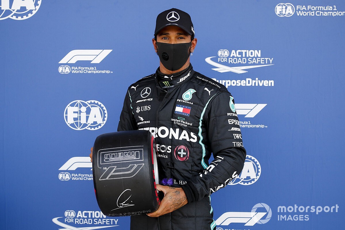 Hamilton celebra 91ª pole e volta por cima após rodada no Q2: "Consegui me recompor a tempo para o Q3"