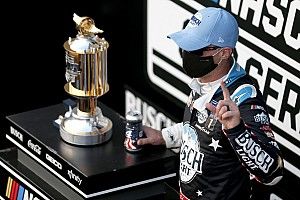 NASCAR: Após disputa insana, Harvick segura Kyle Busch e vence em Bristol