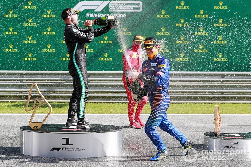 Norris első igazi csatája Sainz ellen, amit rögtön megnyert: jövő héten ismételne